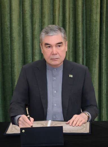 قربانقلی بردی محمداف در دفتر تسلیت سفارت ایران درج کرد. 