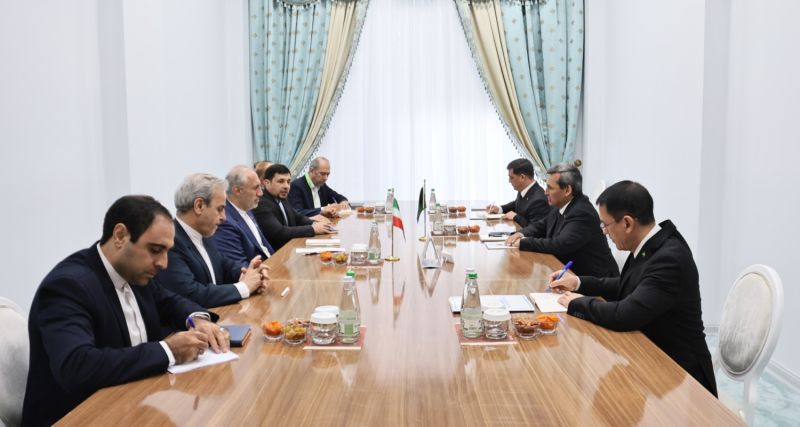 بررسی مسائل جاری همکاری میان ترکمنستان و ایران در حاشیه مجمع اکو
