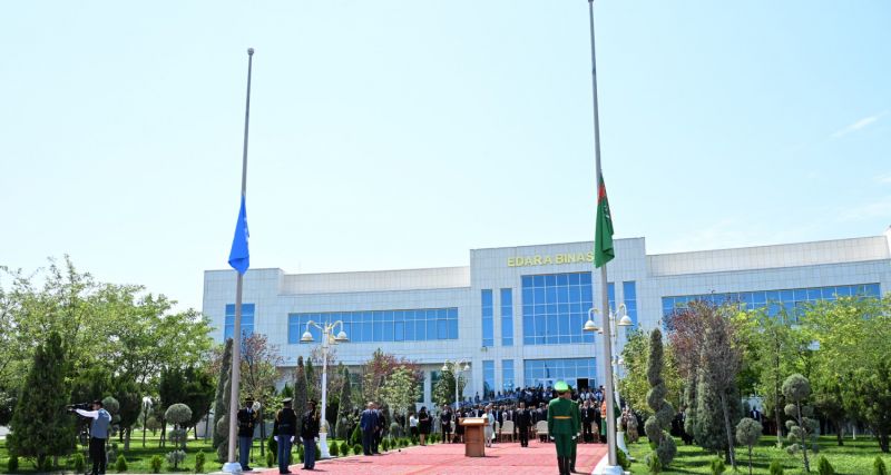 مراسم پایین آوردن پرچم پایان‌ بخش سومین کنفرانس سازمان ملل متحد درباره کشورهای محصور در خشکی در ترکم