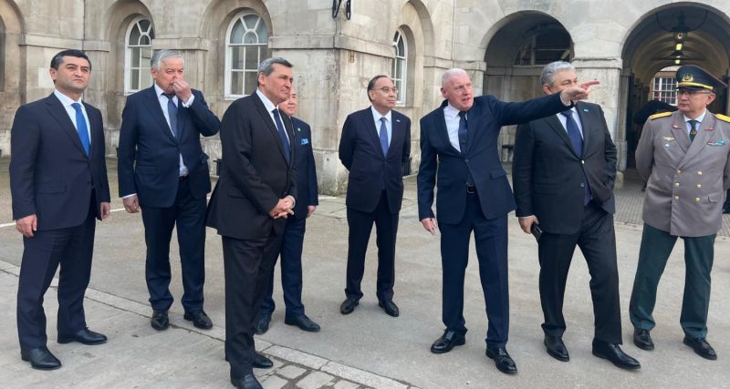 رایزنی وزیر خارجه ترکمنستان با وزیر دفاع بریتانیا درباره امنیت منطقه ‌ای