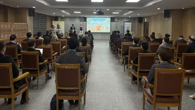 سفارت ترکمنستان کنفرانسی را در سئول به مناسبت سیصدمین سالگرد ماختوم قلی برگزار کرد.