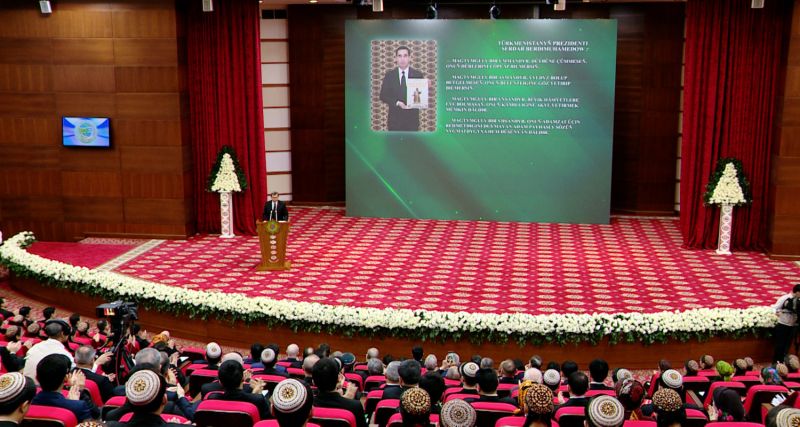 کتاب جدید رئیس جمهور ترکمنستان با عنوان "مختومقلی - متفکر جهان" 